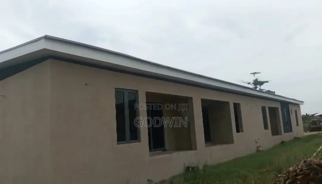 3bdrm Bungalow in Many Estate, Agric for sale in Agric