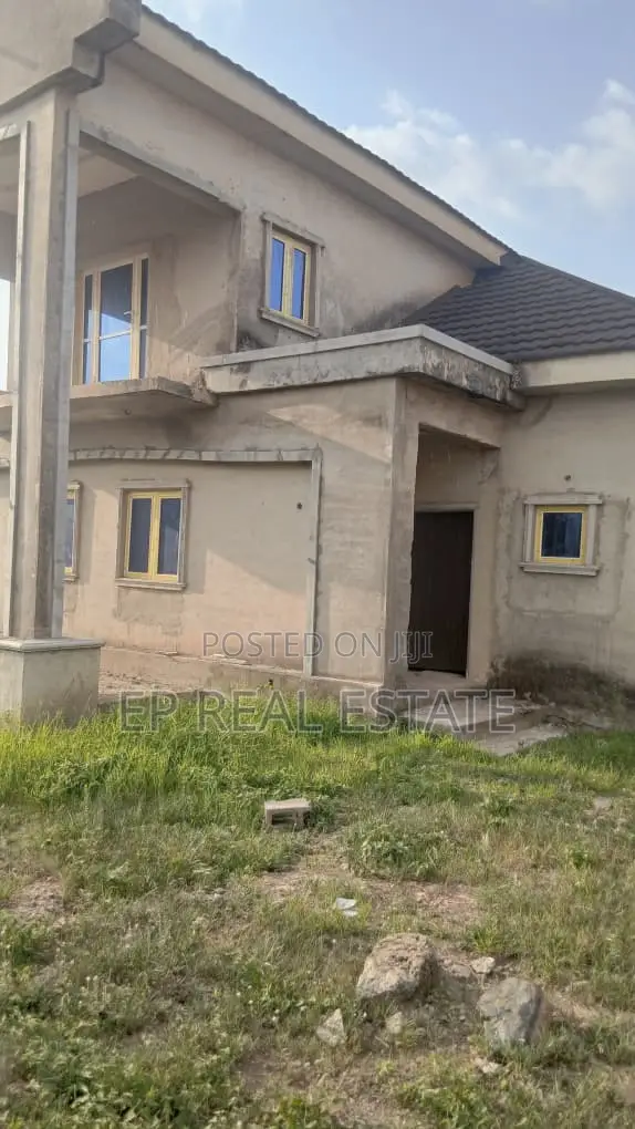 3bdrm Duplex in Gaduwa for sale in Gaduwa