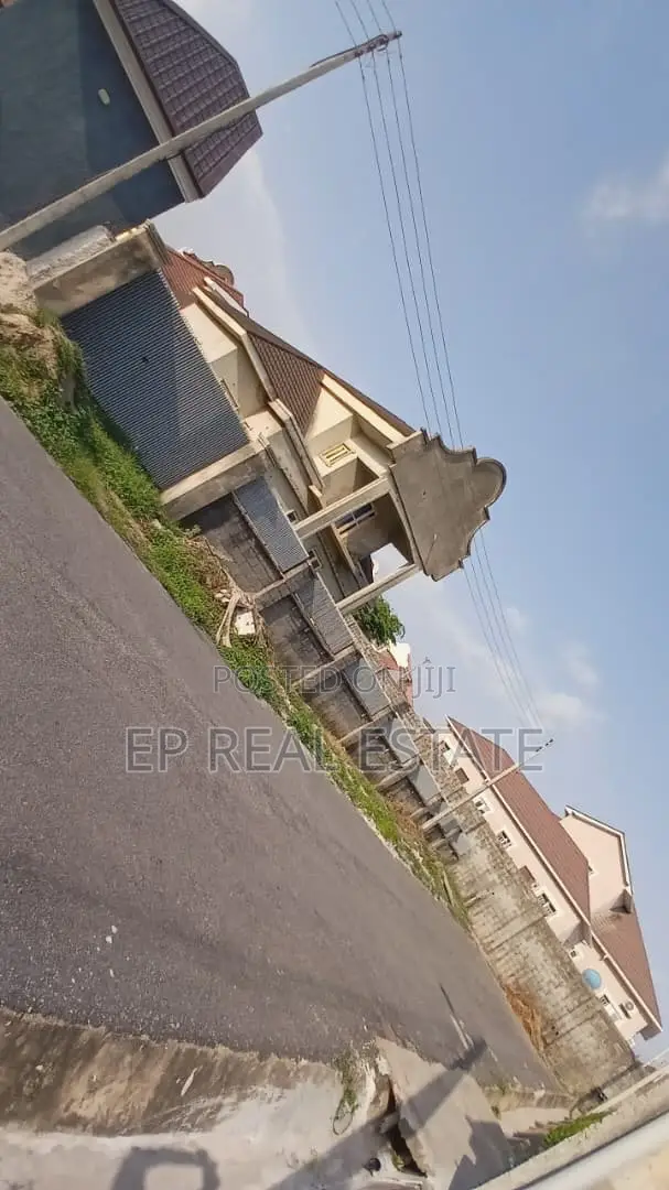 3bdrm Duplex in Gaduwa for sale in Gaduwa
