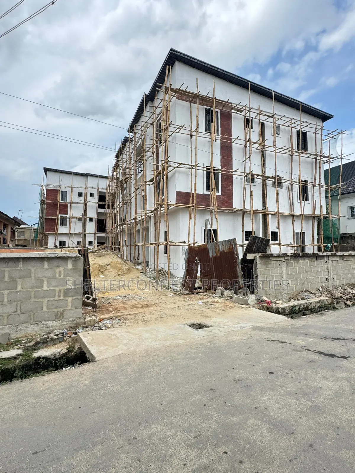 3bdrm Apartment in Aguda / Surulere for sale in Aguda / Surulere