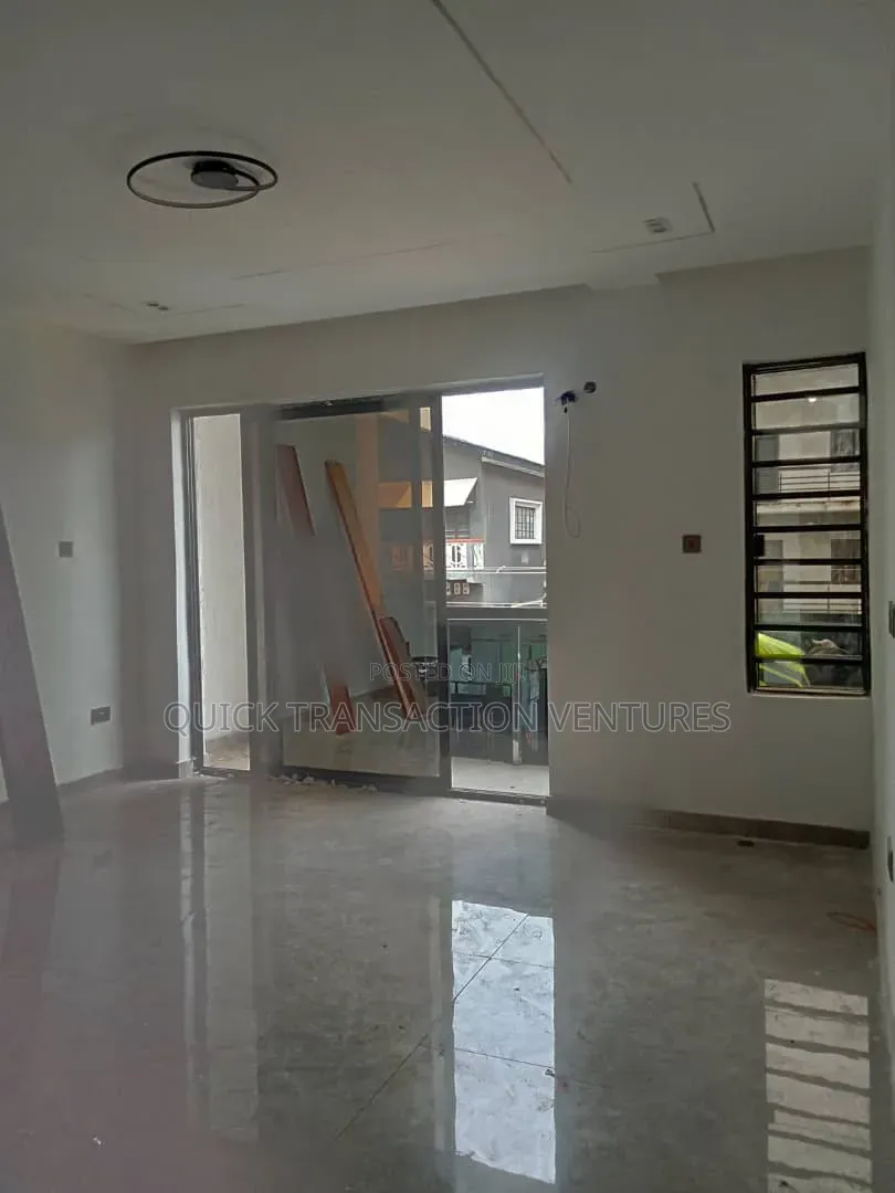 4bdrm Duplex in Onike for sale in Onike