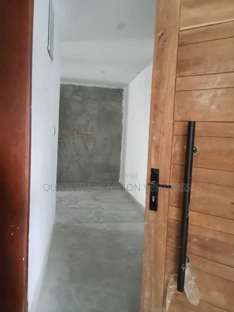 4bdrm Duplex in Onike for sale in Onike