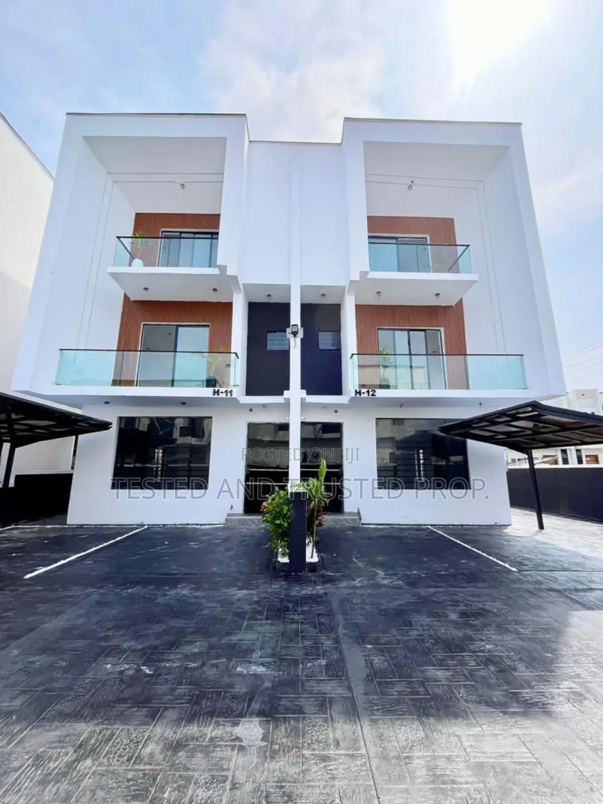 4bdrm Duplex in Orchid, Chevron for sale in Chevron
