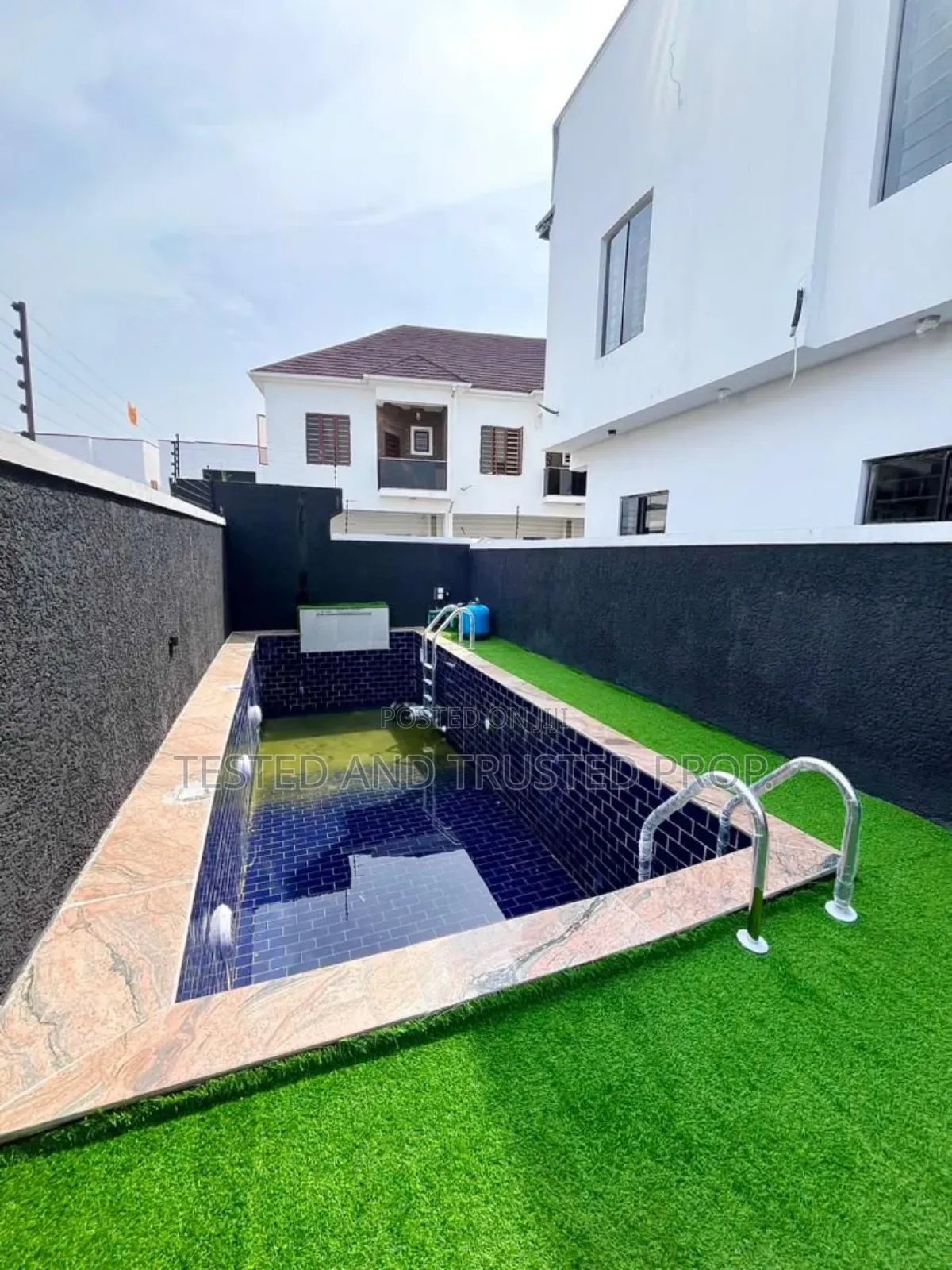 4bdrm Duplex in Orchid, Chevron for sale in Chevron