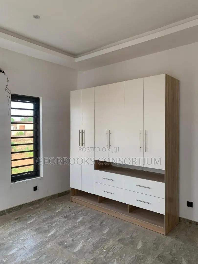 5bdrm House in Legacy Estate, Akobo for sale in Akobo
