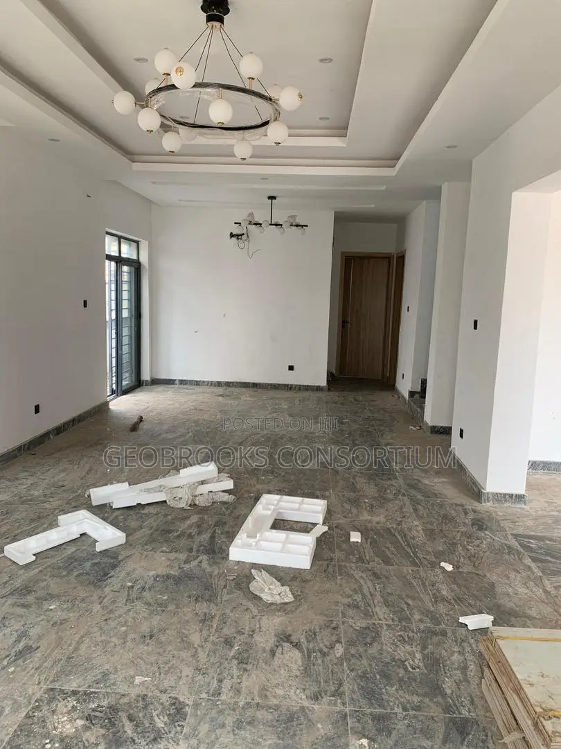 5bdrm House in Legacy Estate, Akobo for sale in Akobo