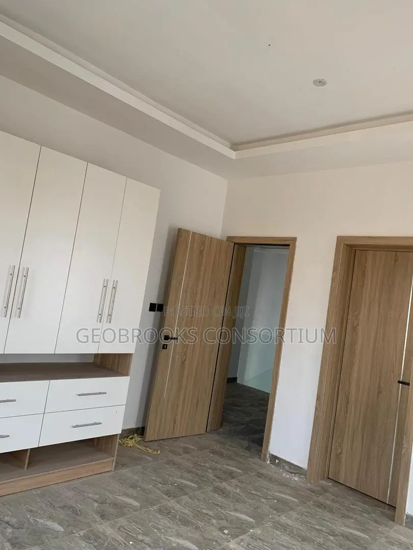 5bdrm House in Legacy Estate, Akobo for sale in Akobo