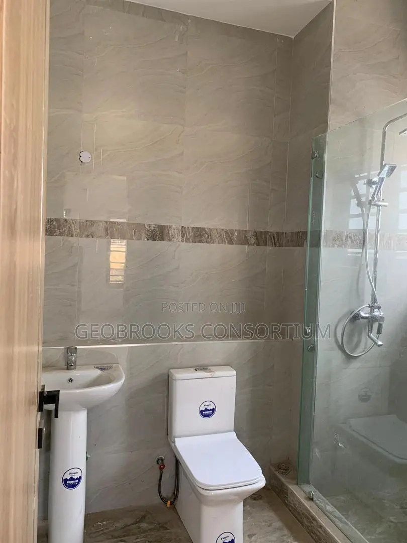 5bdrm House in Legacy Estate, Akobo for sale in Akobo