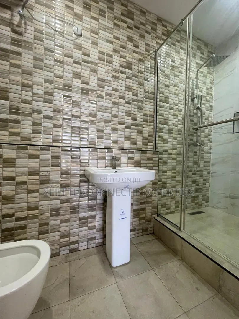 4bdrm Duplex in Osapa london for sale in Osapa london
