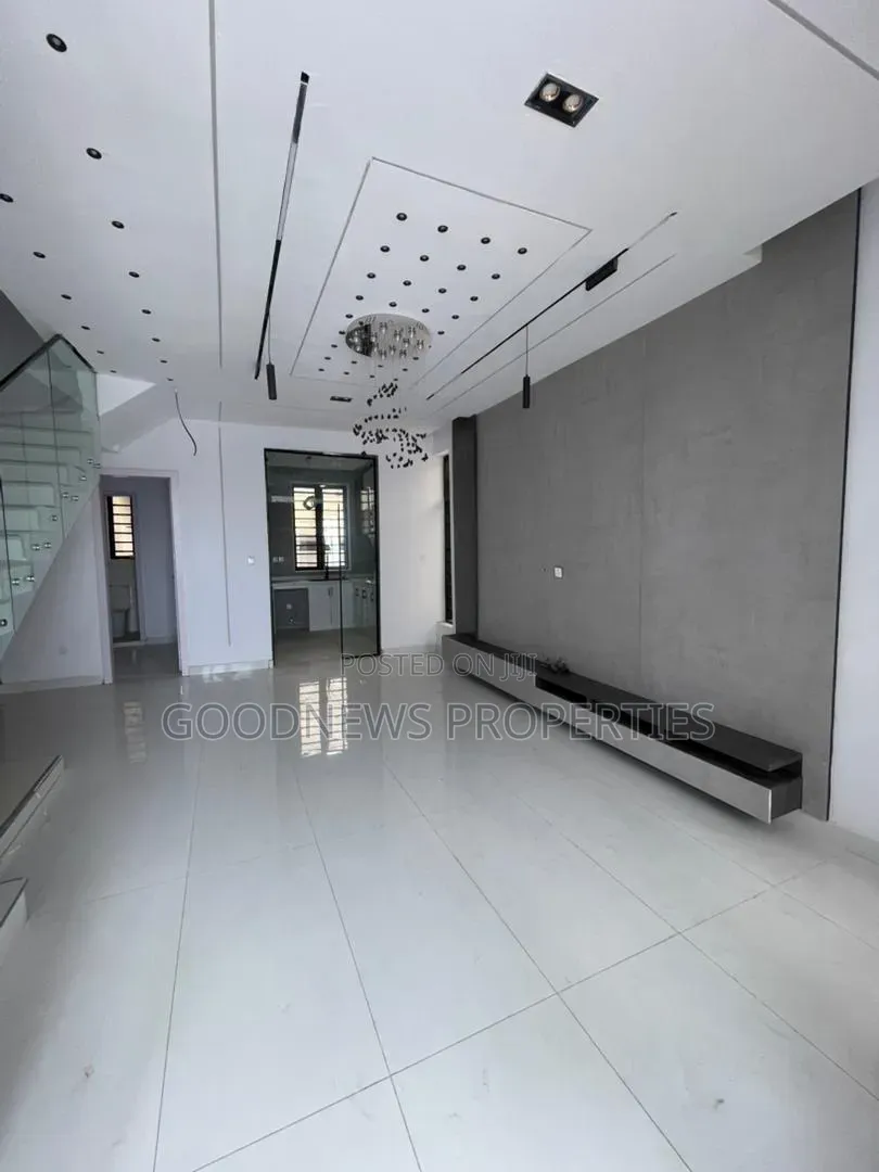 4bdrm Duplex in Ikota for sale in Ikota