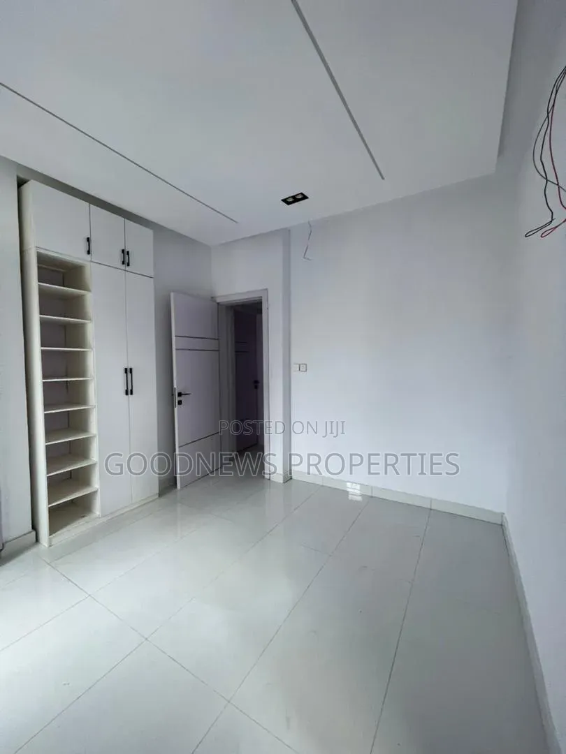 4bdrm Duplex in Ikota for sale in Ikota