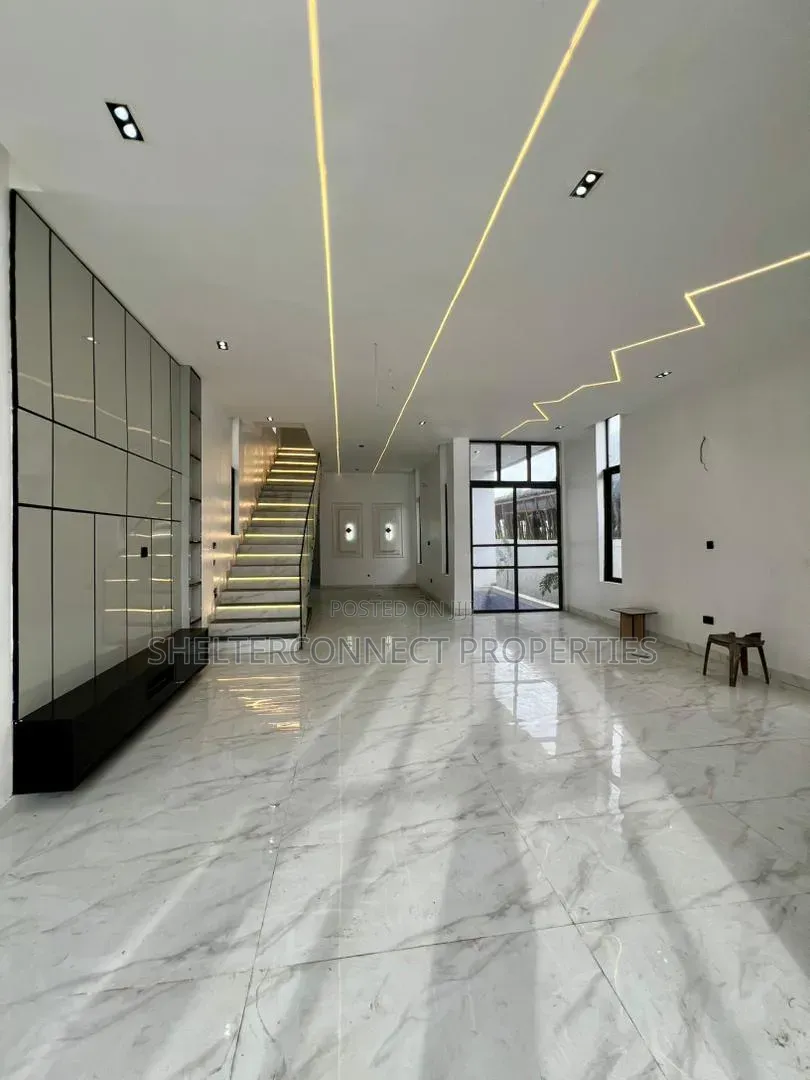 5bdrm Duplex in Chevron for sale in Chevron