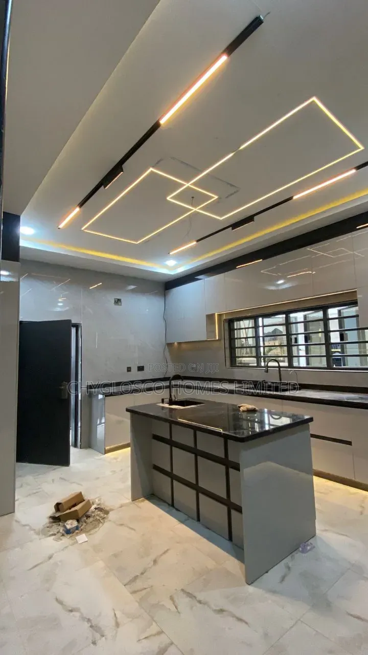 4bdrm Duplex in Rukpokwu for sale in Rukpokwu