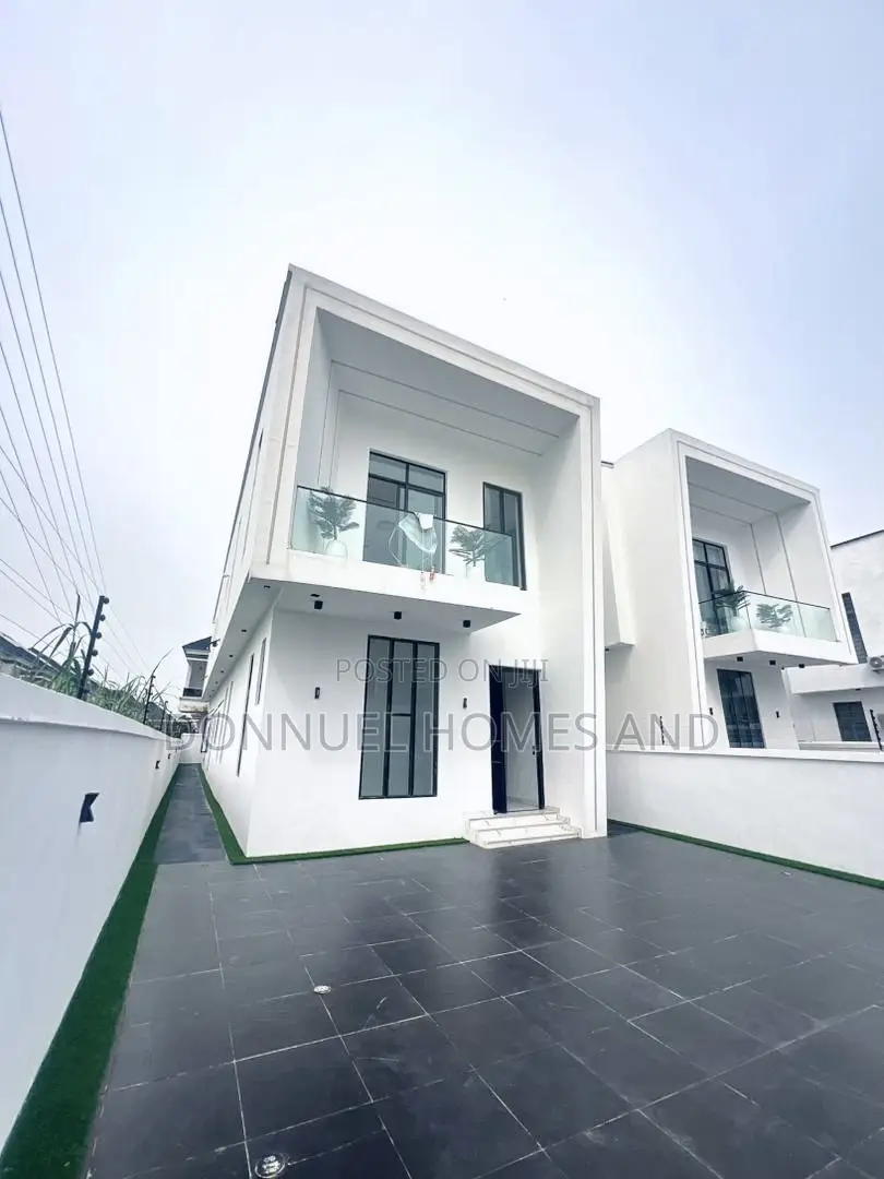 4bdrm Duplex in Ikota for sale in Ikota