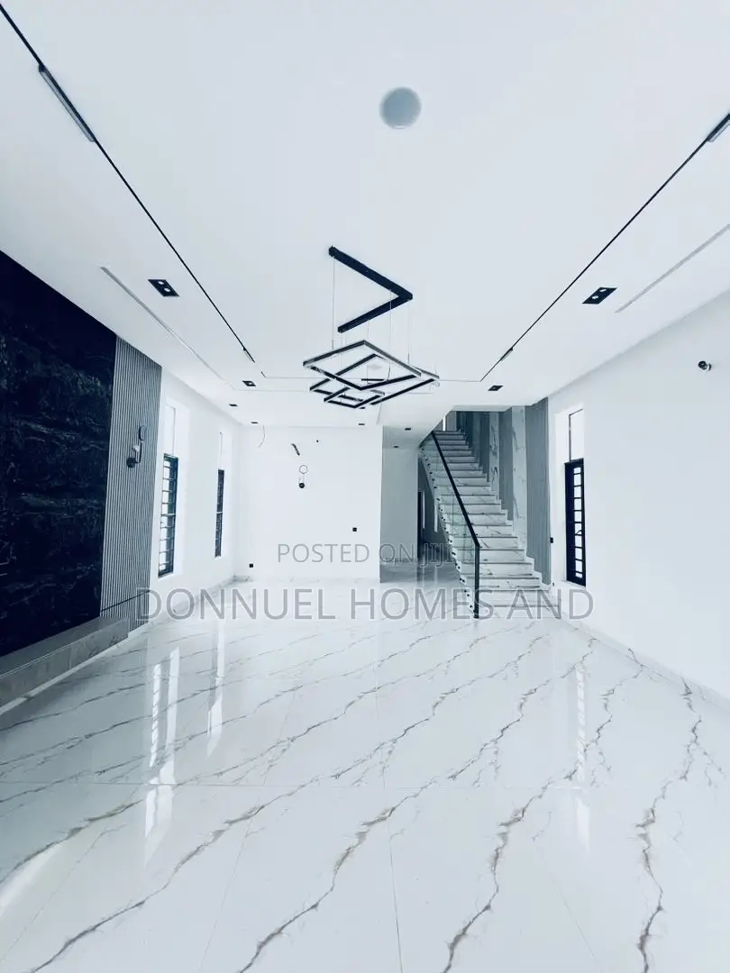 4bdrm Duplex in Ikota for sale in Ikota