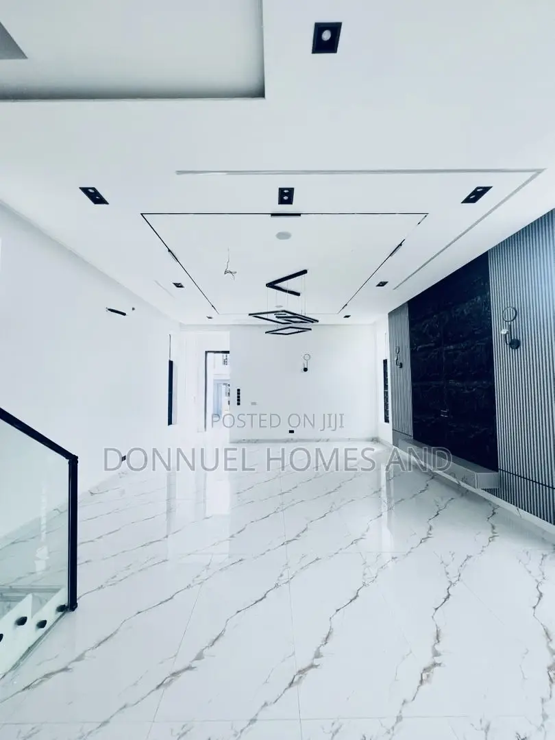 4bdrm Duplex in Ikota for sale in Ikota