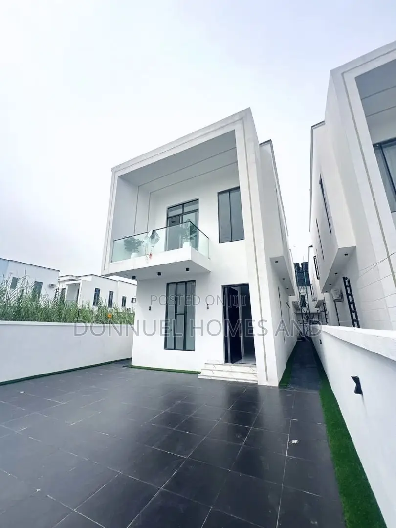 4bdrm Duplex in Ikota for sale in Ikota
