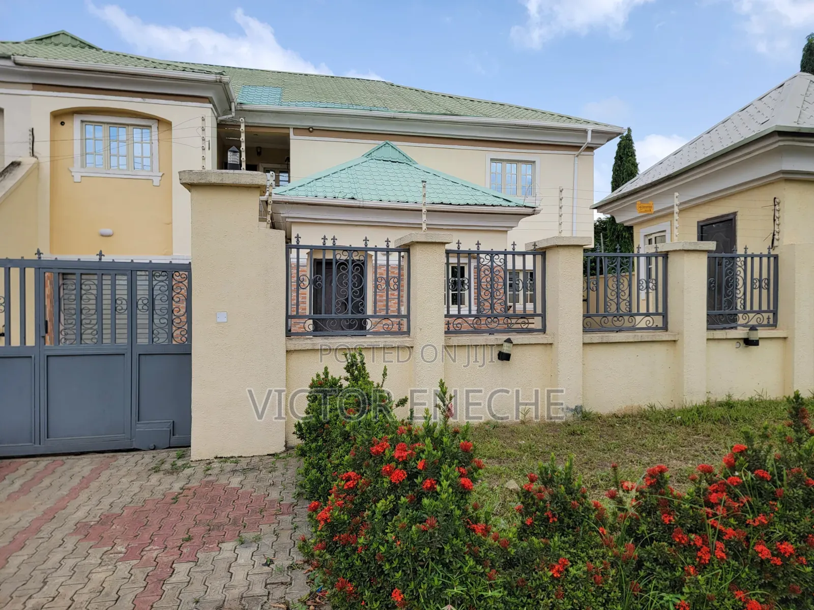 5bdrm Duplex in Charlie Boy, Life Camp for sale in Life Camp