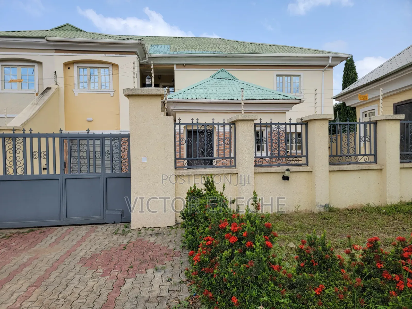 5bdrm Duplex in Charlie Boy, Life Camp for sale in Life Camp