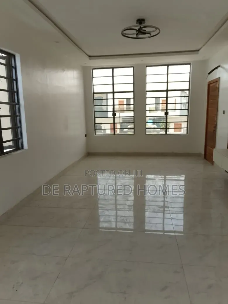 5bdrm Duplex in Ologolo for sale in Ologolo