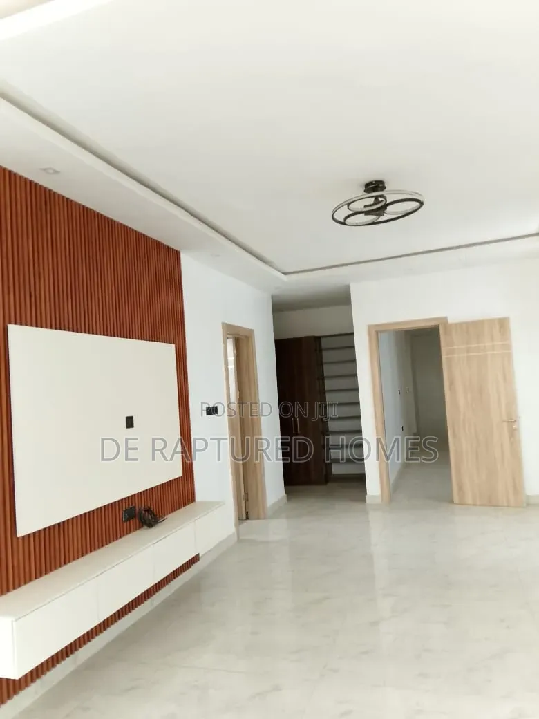 5bdrm Duplex in Ologolo for sale in Ologolo