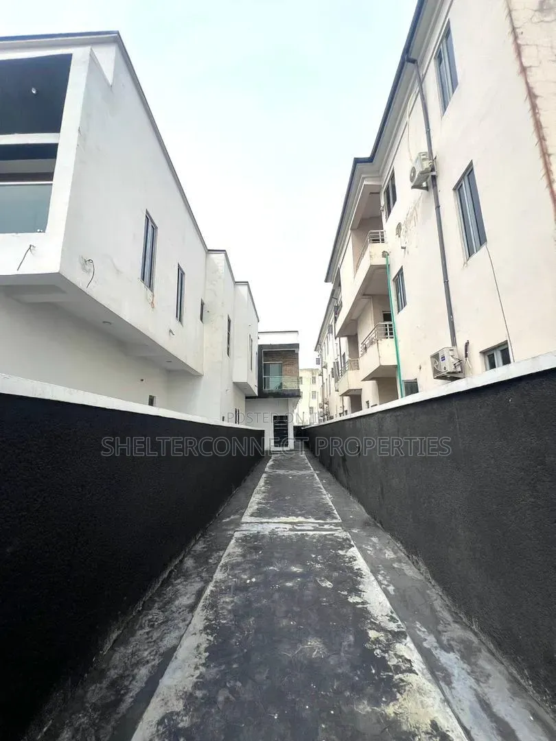 4bdrm Duplex in Lekki Expressway for sale in Lekki Expressway