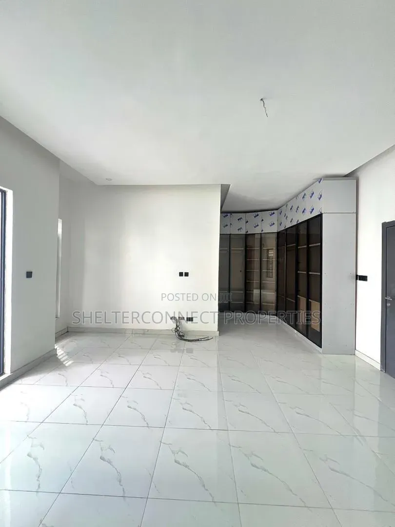 4bdrm Duplex in Lekki Expressway for sale in Lekki Expressway