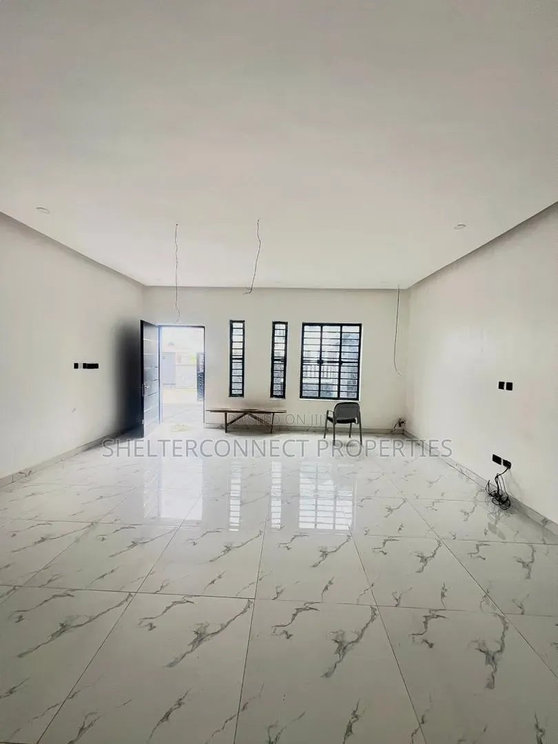 5bdrm Duplex in Lekki Expressway for sale in Lekki Expressway