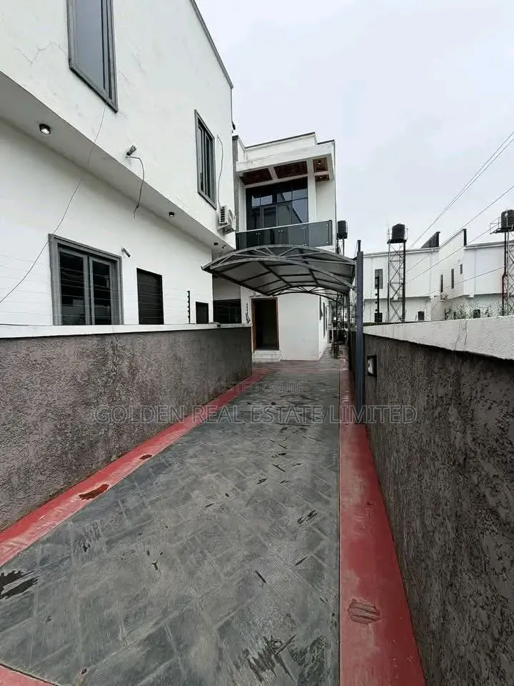 4bdrm Duplex in Lekki Expressway for sale in Lekki Expressway