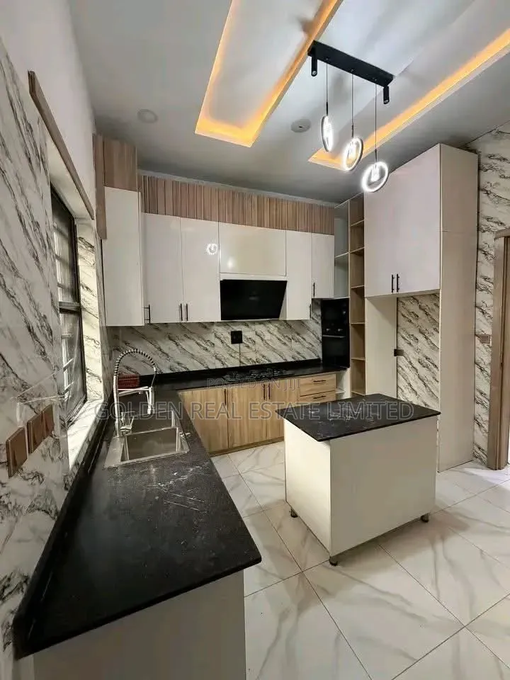 4bdrm Duplex in Lekki Expressway for sale in Lekki Expressway