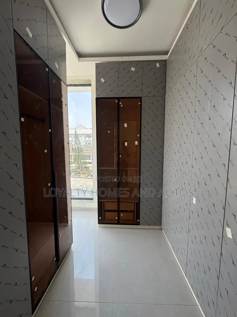 5bdrm Duplex in Banana Island for sale in Banana Island