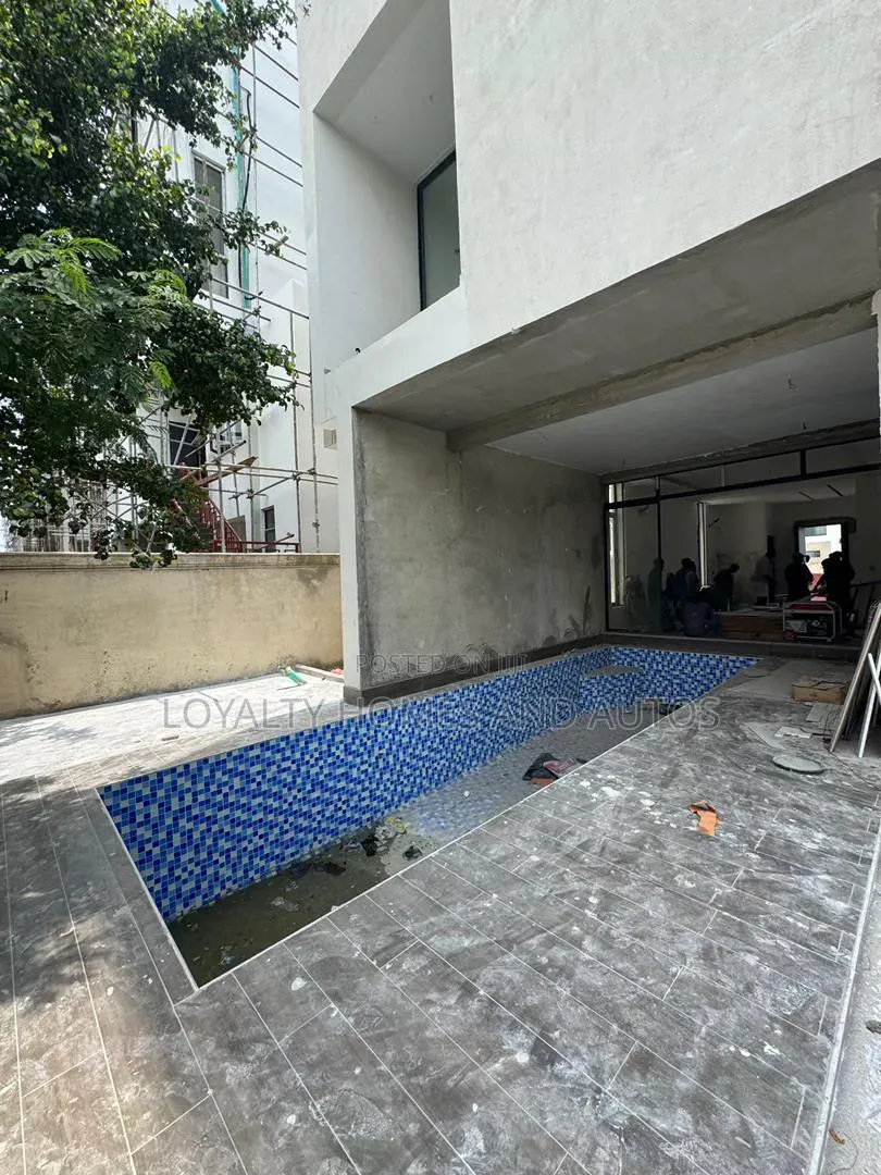 5bdrm Duplex in Banana Island for sale in Banana Island