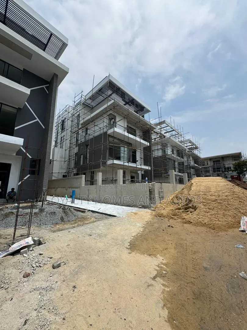 5bdrm Duplex in Banana Island for sale in Banana Island