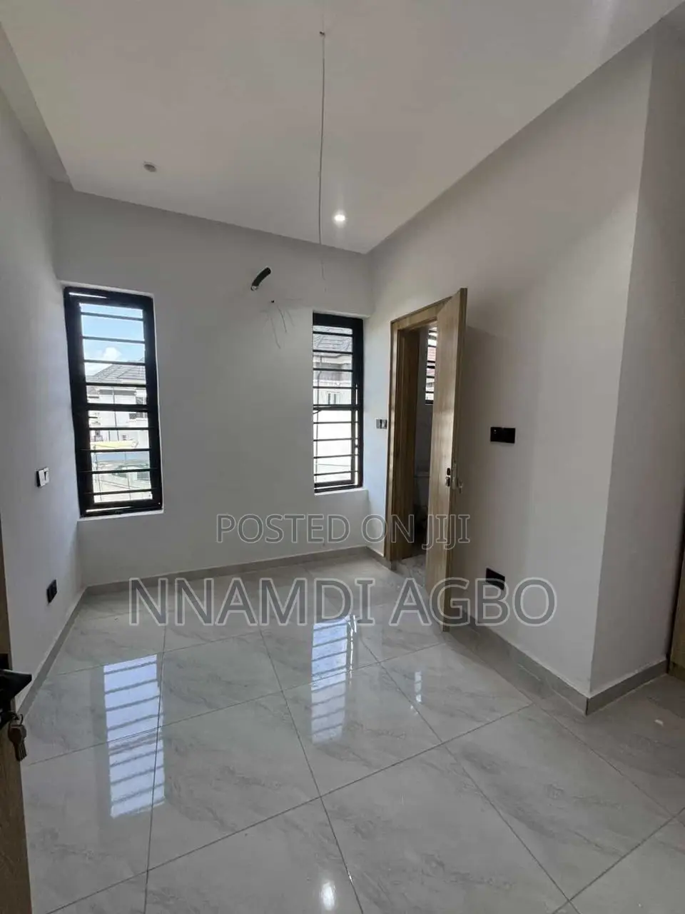 5bdrm Duplex in Chevron for rent in Chevron