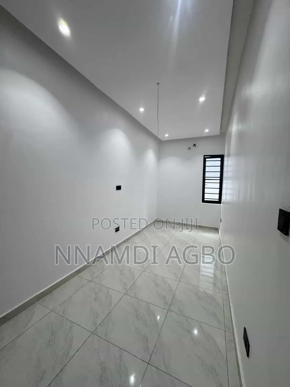 5bdrm Duplex in Chevron for rent in Chevron