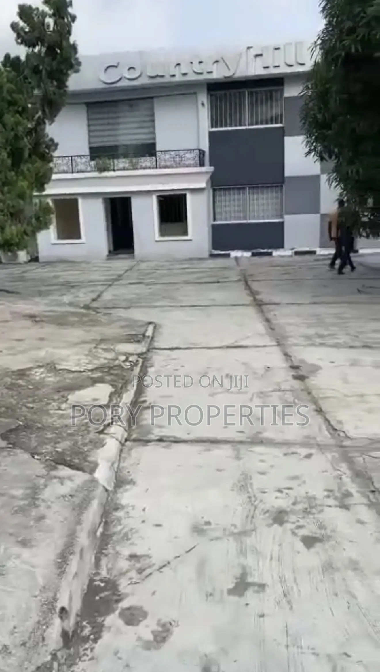 Commercial Building Strategically Located in High Demand Environment in Toyin Street