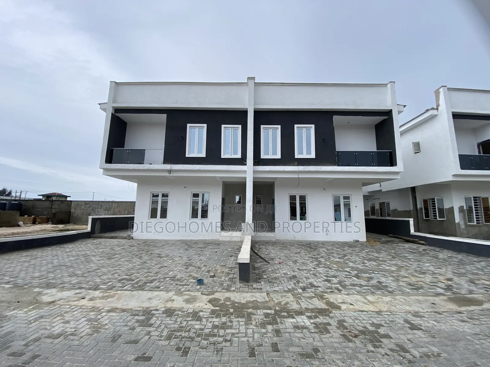 4bdrm Duplex in Ogombo for sale in Ogombo
