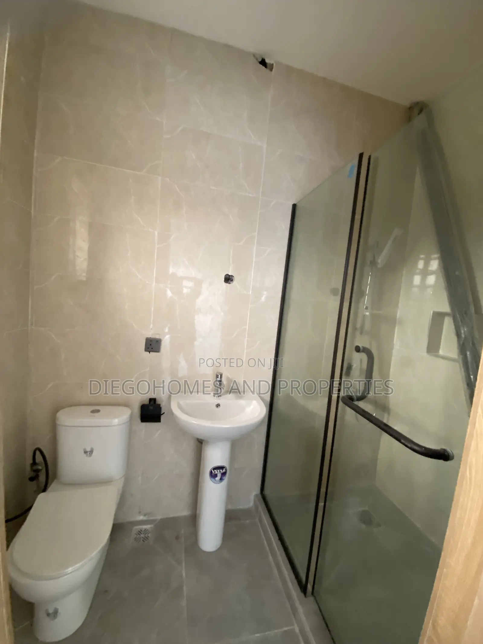 4bdrm Duplex in Ogombo for sale in Ogombo