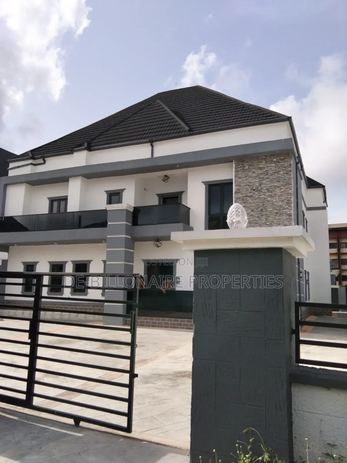 5bdrm Duplex in New Owerri for sale in Owerri