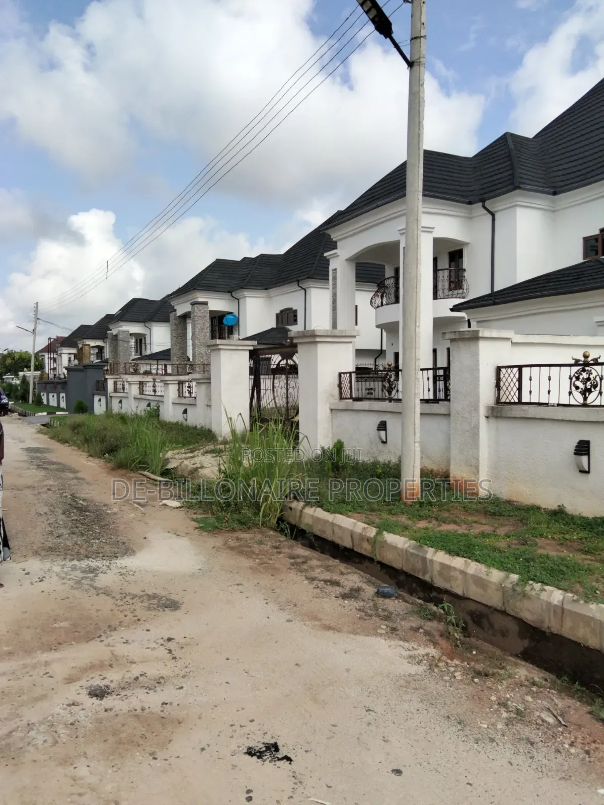 5bdrm Duplex in New Owerri for sale in Owerri