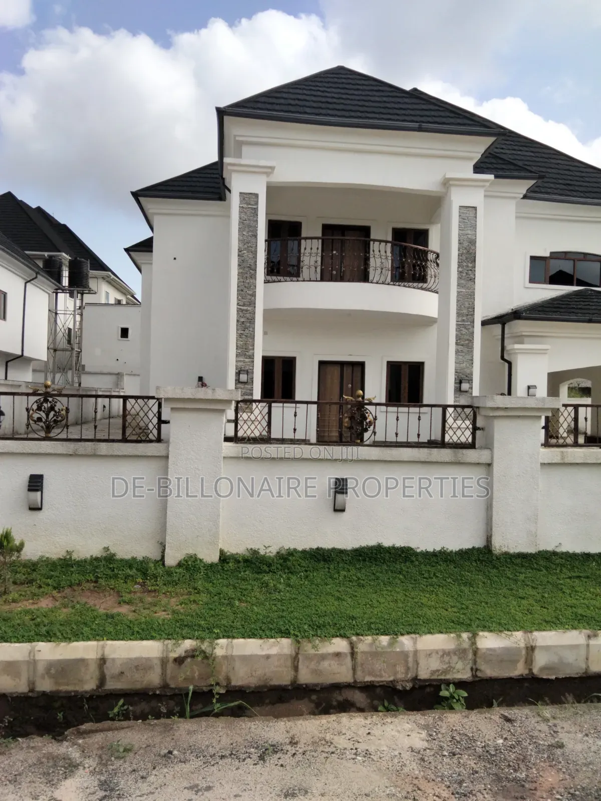 5bdrm Duplex in New Owerri Inside A for sale in Owerri