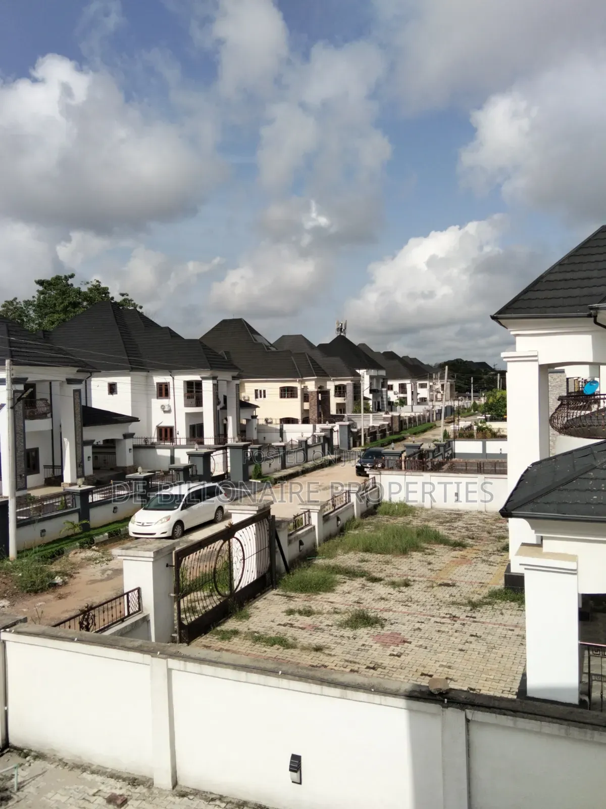 5bdrm Duplex in New Owerri Inside A for sale in Owerri