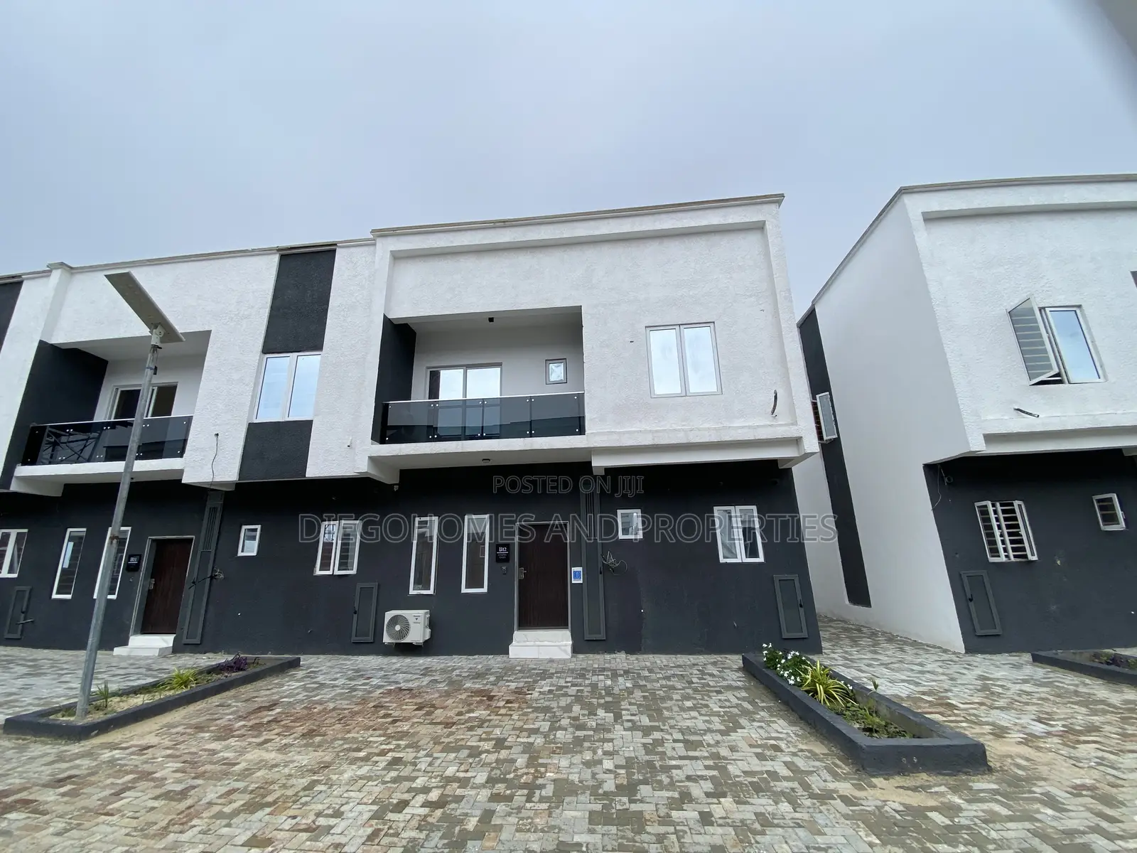 3bdrm Duplex in Ogombo for sale in Ogombo
