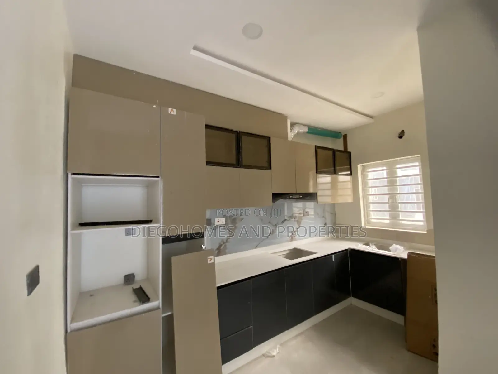 3bdrm Duplex in Ogombo for sale in Ogombo