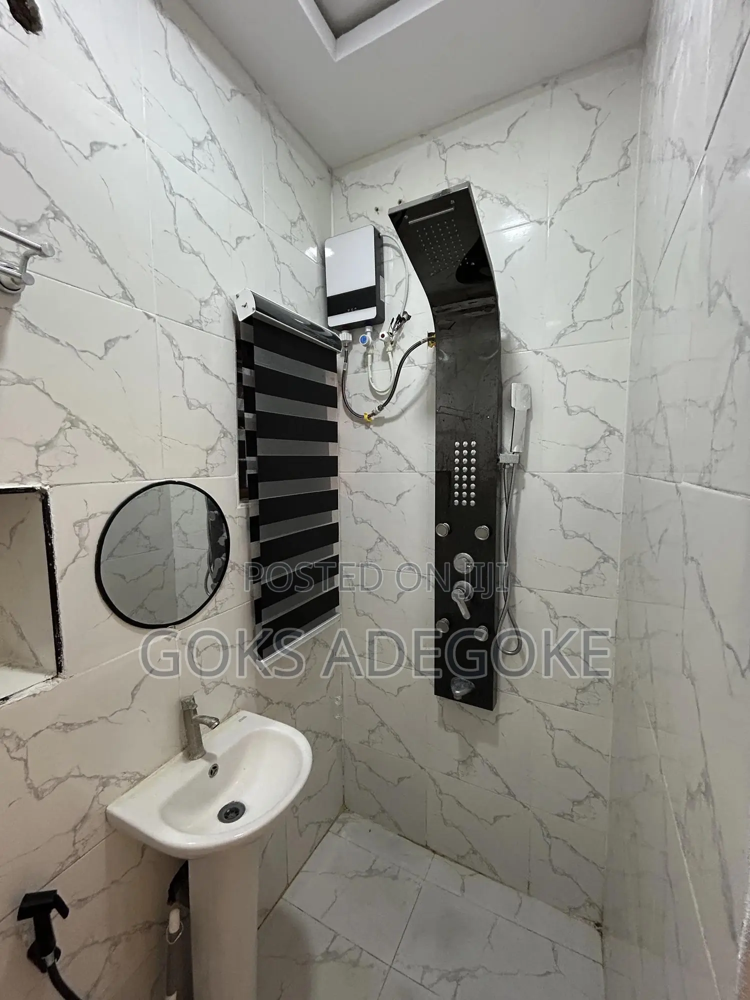 A Studio Apartment in Shomolu / Shomolu