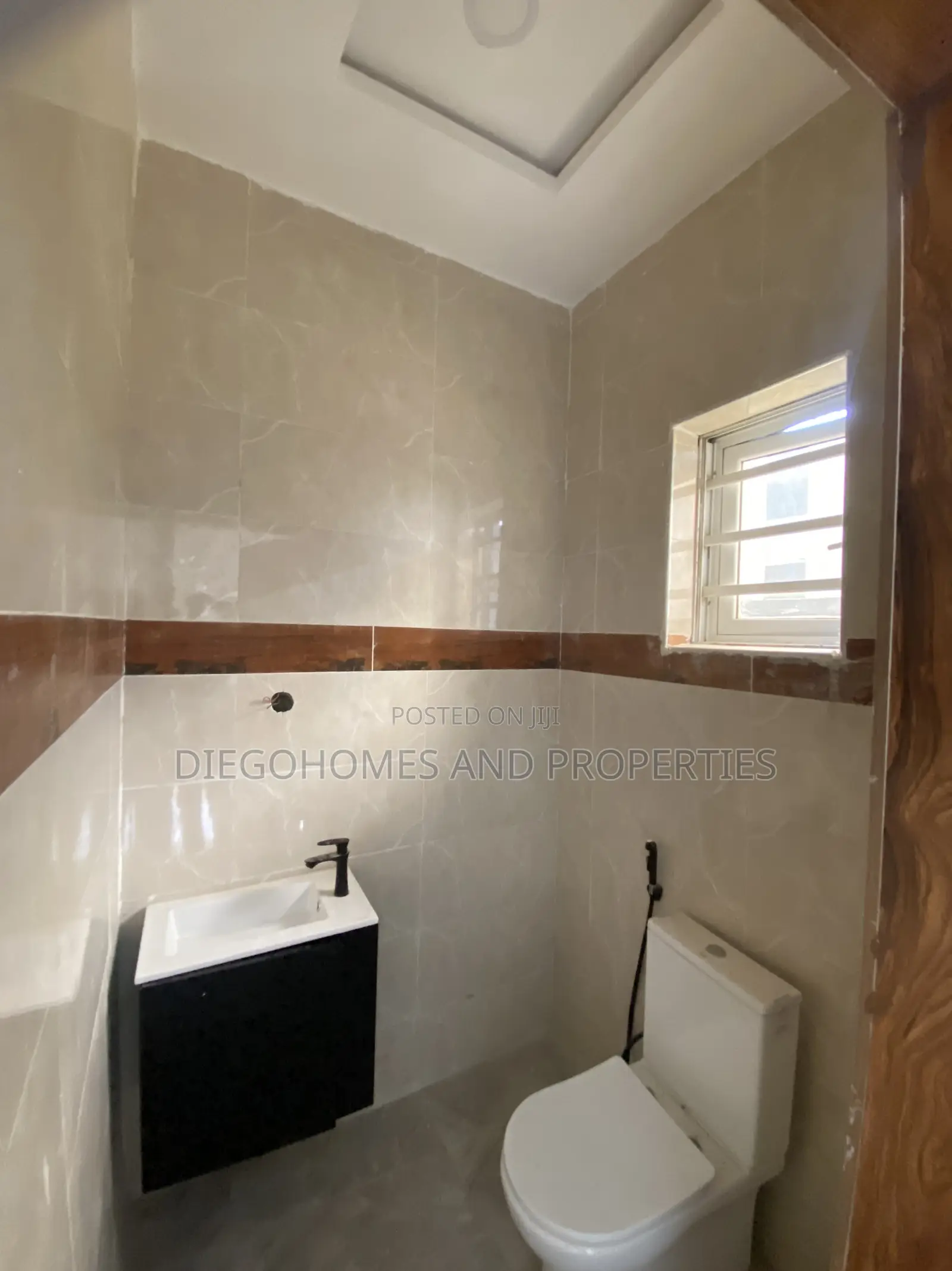 3bdrm Duplex in Ogombo for sale in Ogombo