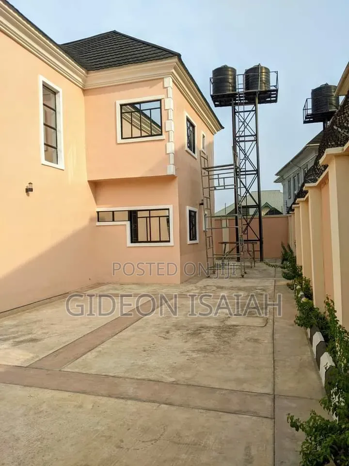 7bdrm Duplex in Osongama Estate, Uyo for rent in Uyo