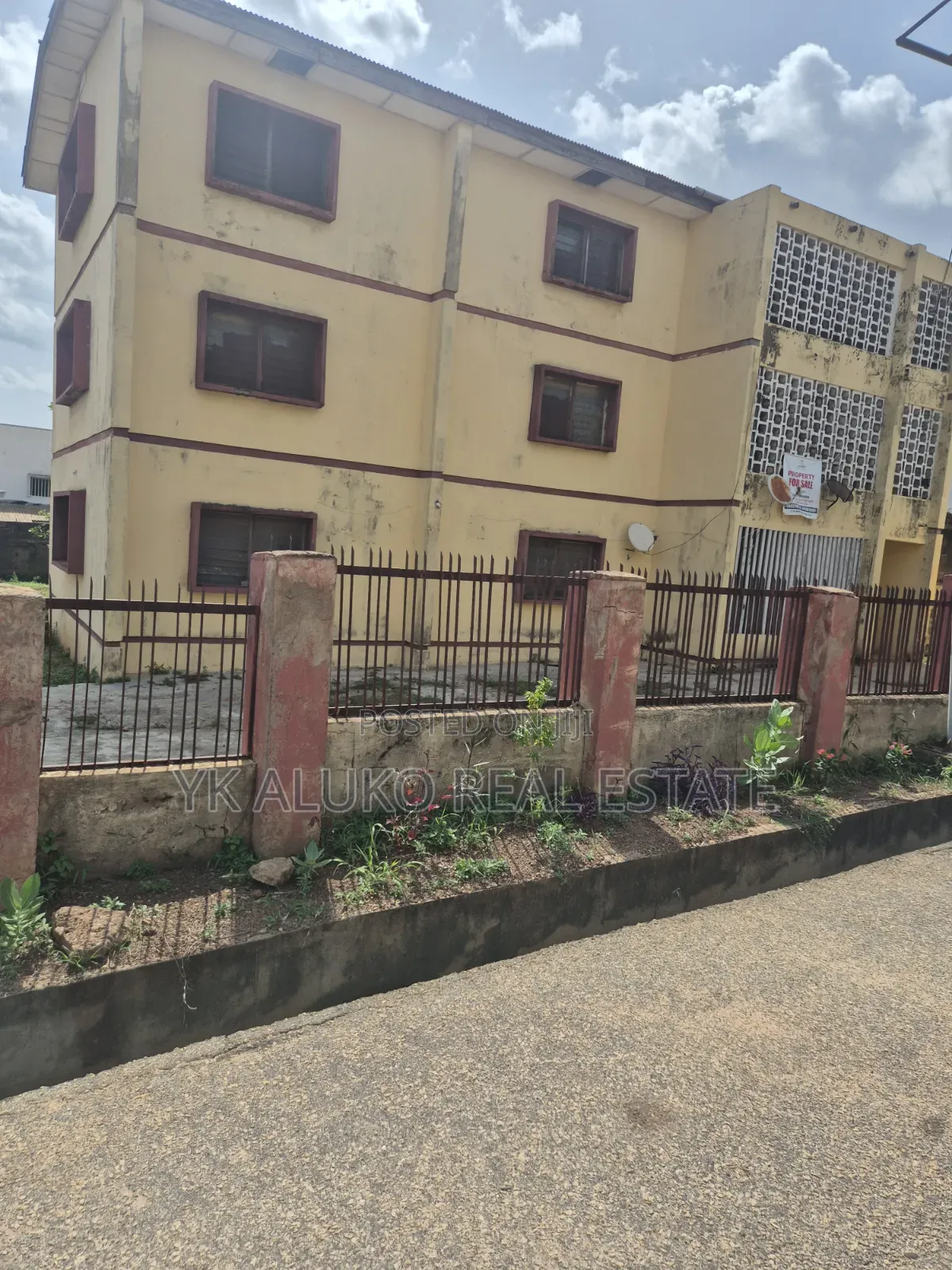 9bdrm Block of Flats in Gra Estate, Ilorin South for sale in Ilorin South
