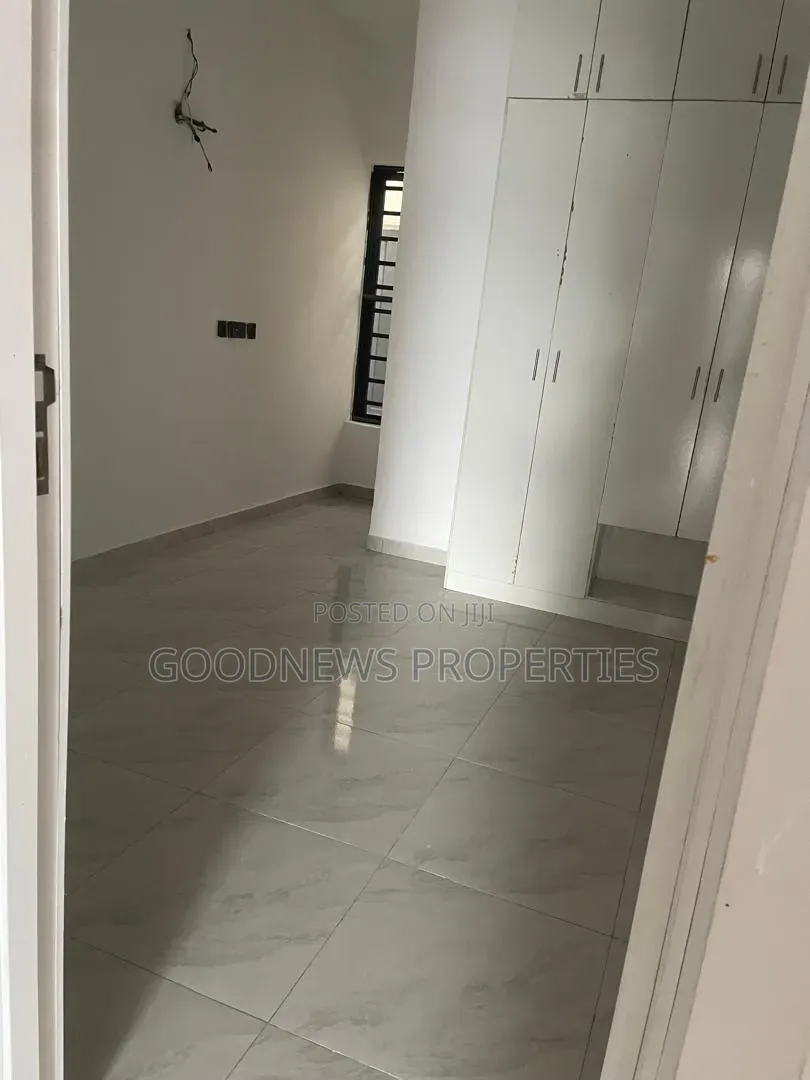 4bdrm Duplex in Ikota for rent in Ikota