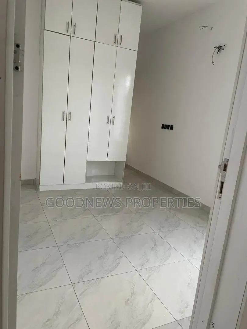 4bdrm Duplex in Ikota for rent in Ikota